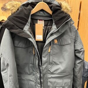 Fjallraven Nuuk Size Medium Dusk New with Tags